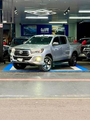 TOYOTA HILUX SW4 2.8 SRX 4X4 16V TURBO INTERCOOLER DIESEL 4P AUTOMÁTICO